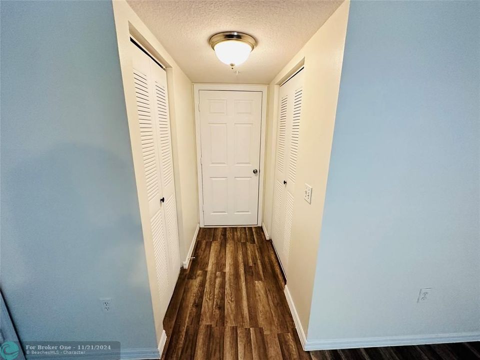 For Rent: $1,900 (2 beds, 2 baths, 1060 Square Feet)