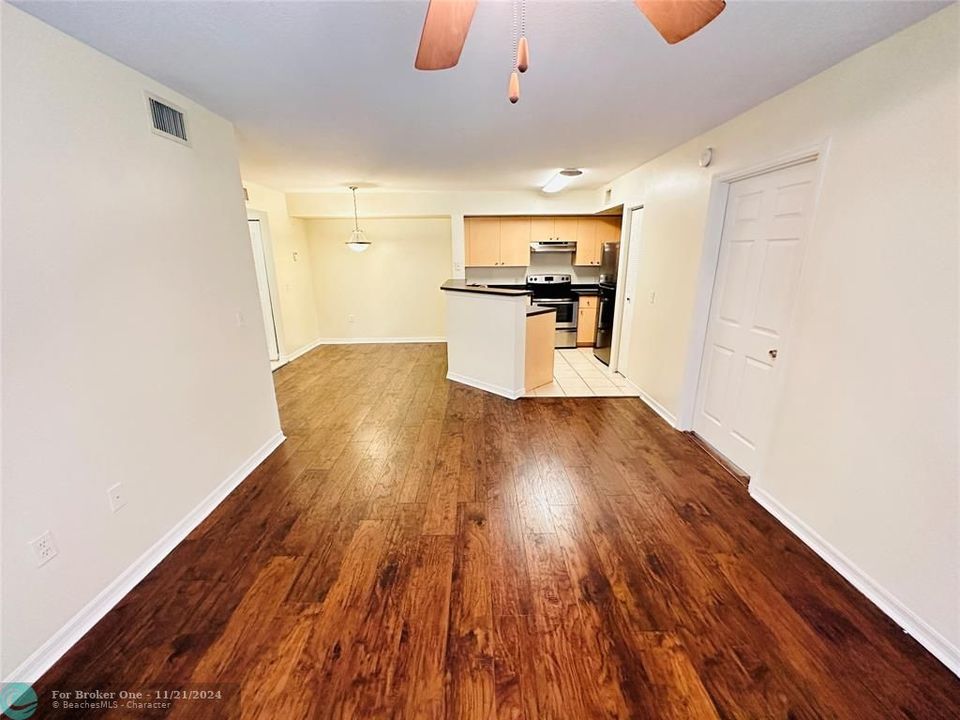 For Rent: $1,900 (2 beds, 2 baths, 1060 Square Feet)