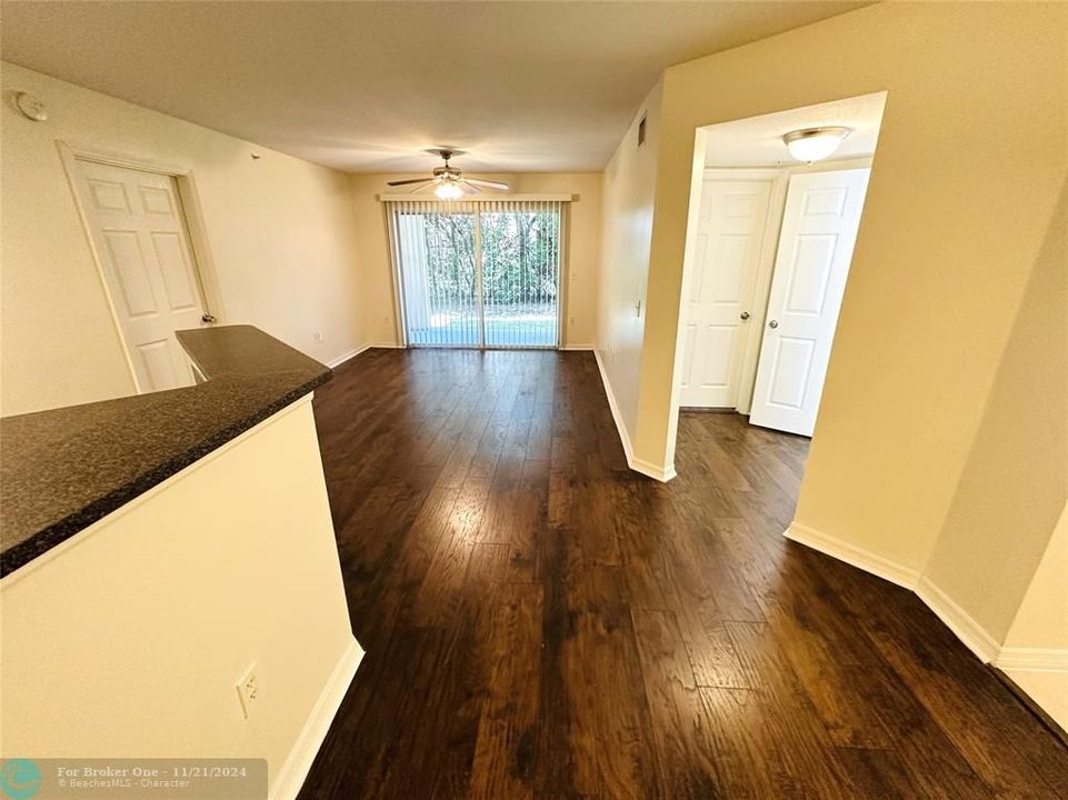 For Rent: $1,900 (2 beds, 2 baths, 1060 Square Feet)