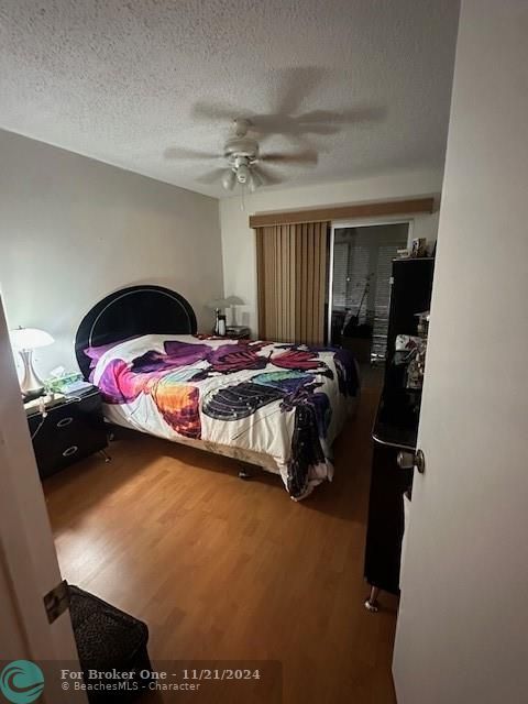 For Sale: $200,000 (2 beds, 1 baths, 830 Square Feet)