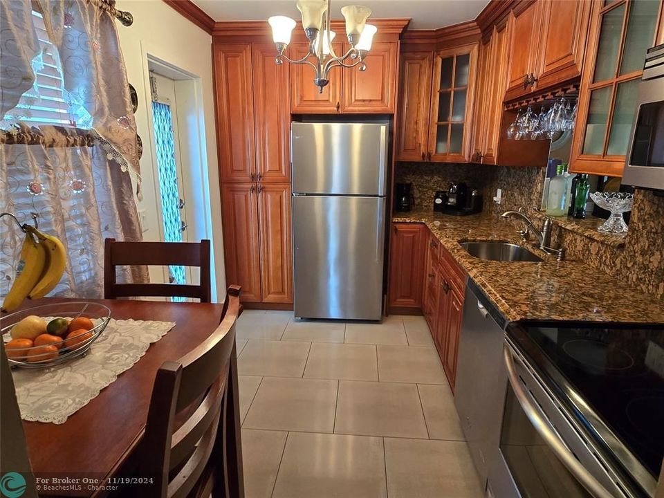 For Sale: $198,000 (2 beds, 2 baths, 1088 Square Feet)