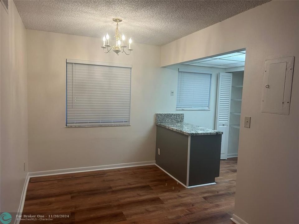 For Rent: $2,000 (2 beds, 2 baths, 963 Square Feet)