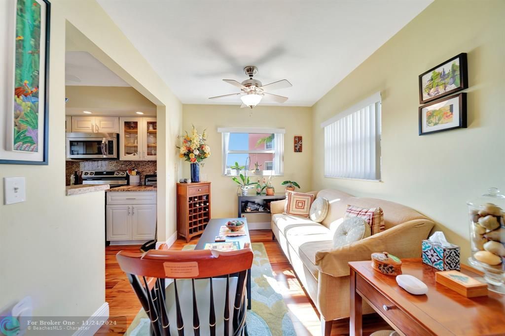 For Sale: $335,000 (2 beds, 2 baths, 1533 Square Feet)