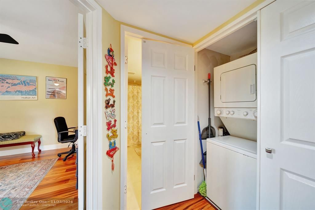 For Sale: $335,000 (2 beds, 2 baths, 1533 Square Feet)