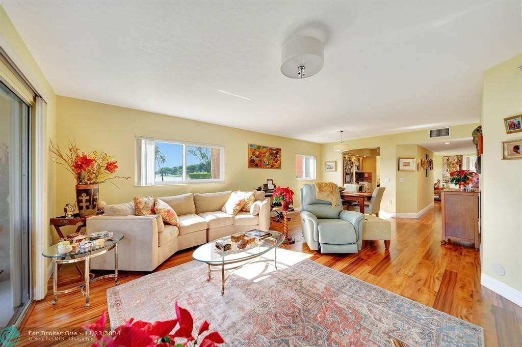 For Sale: $335,000 (2 beds, 2 baths, 1533 Square Feet)