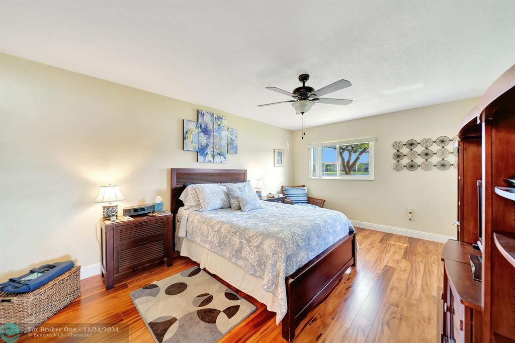 For Sale: $335,000 (2 beds, 2 baths, 1533 Square Feet)