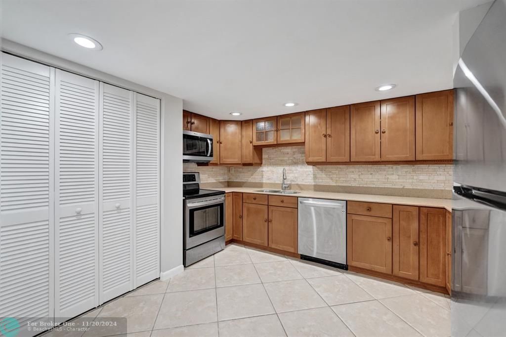 For Sale: $449,999 (3 beds, 2 baths, 1632 Square Feet)