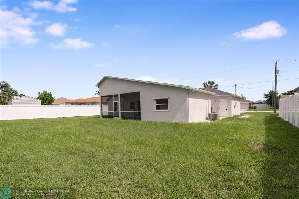 For Sale: $370,000 (3 beds, 2 baths, 1952 Square Feet)