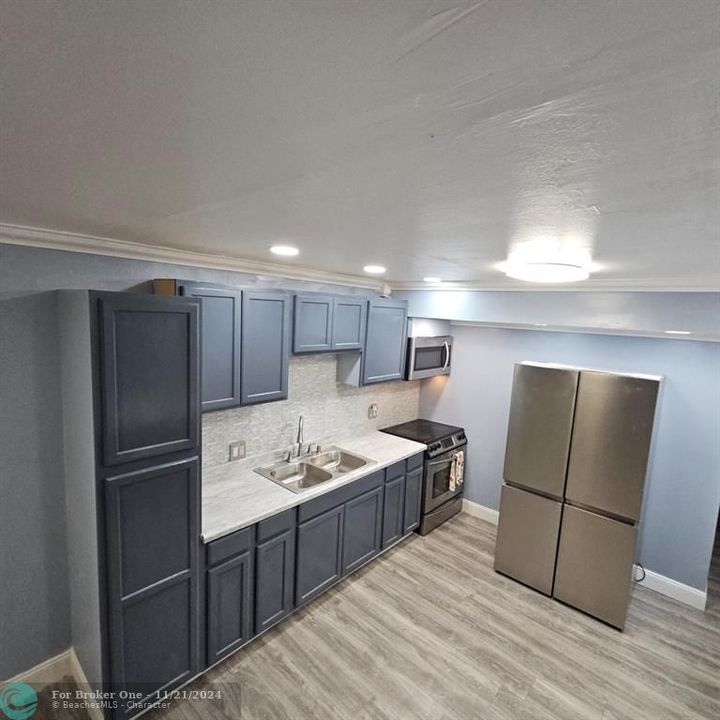 For Sale: $299,000 (2 beds, 1 baths, 684 Square Feet)