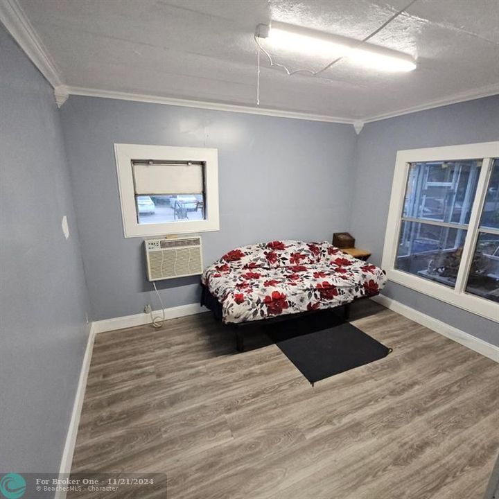 For Sale: $299,000 (2 beds, 1 baths, 684 Square Feet)