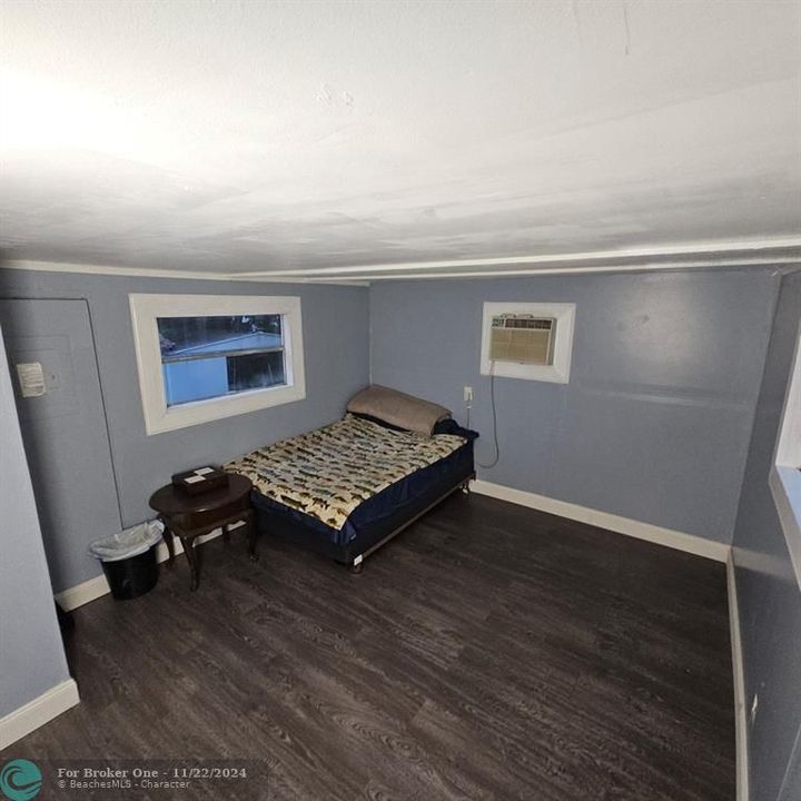 For Sale: $299,000 (2 beds, 1 baths, 684 Square Feet)