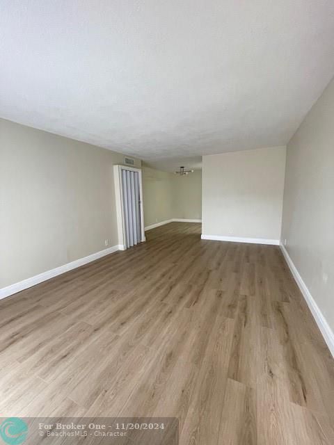 For Rent: $1,900 (2 beds, 1 baths, 752 Square Feet)