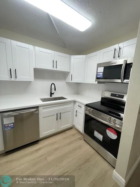 For Rent: $1,900 (2 beds, 1 baths, 752 Square Feet)