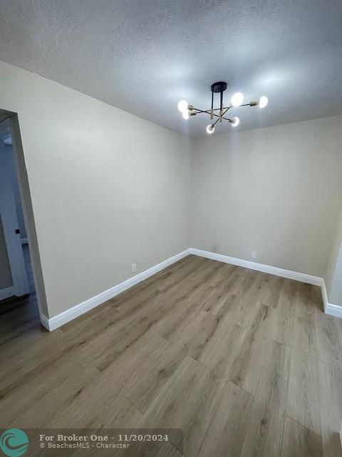 For Rent: $1,900 (2 beds, 1 baths, 752 Square Feet)