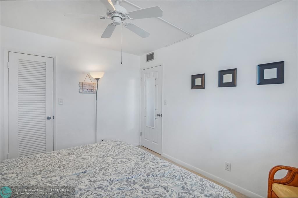 For Sale: $249,900 (2 beds, 2 baths, 984 Square Feet)