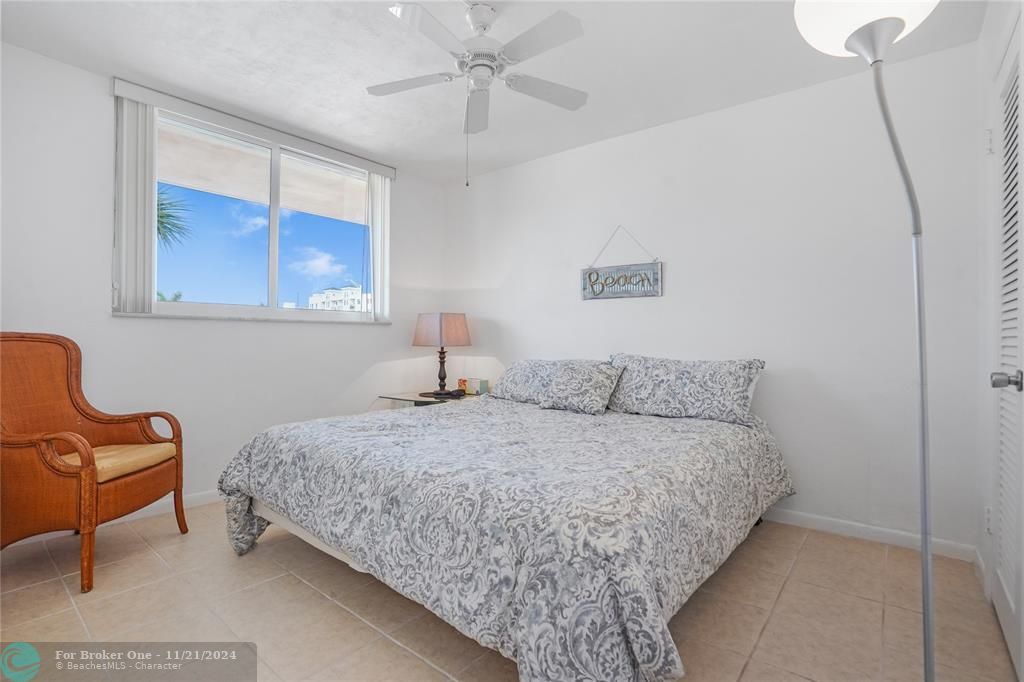 For Sale: $249,900 (2 beds, 2 baths, 984 Square Feet)