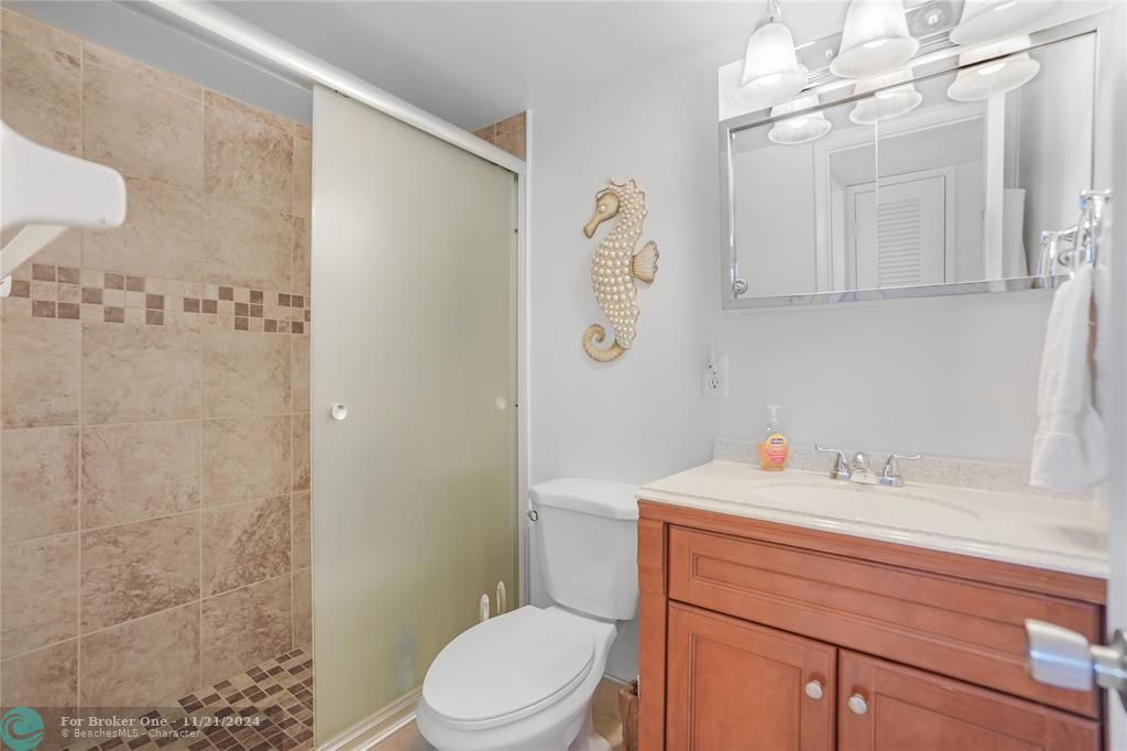 For Sale: $249,900 (2 beds, 2 baths, 984 Square Feet)