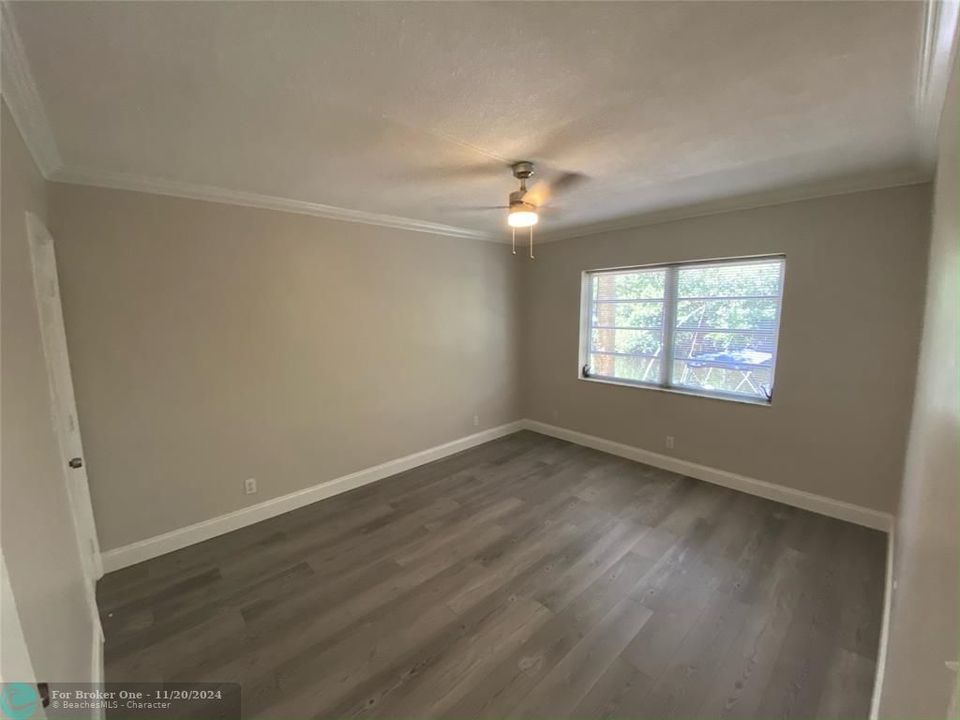 For Sale: $280,000 (2 beds, 2 baths, 910 Square Feet)