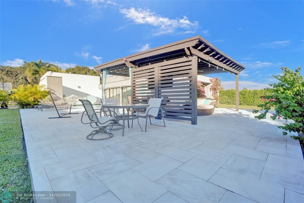 For Sale: $1,790,000 (5 beds, 2 baths, 3391 Square Feet)