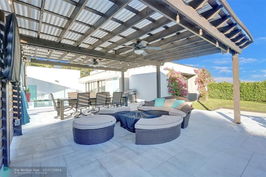 For Sale: $1,790,000 (5 beds, 2 baths, 3391 Square Feet)