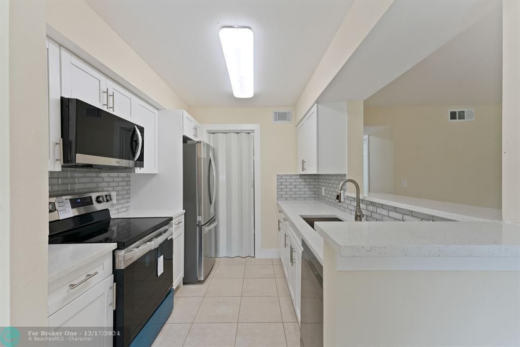 For Sale: $289,900 (2 beds, 2 baths, 1256 Square Feet)