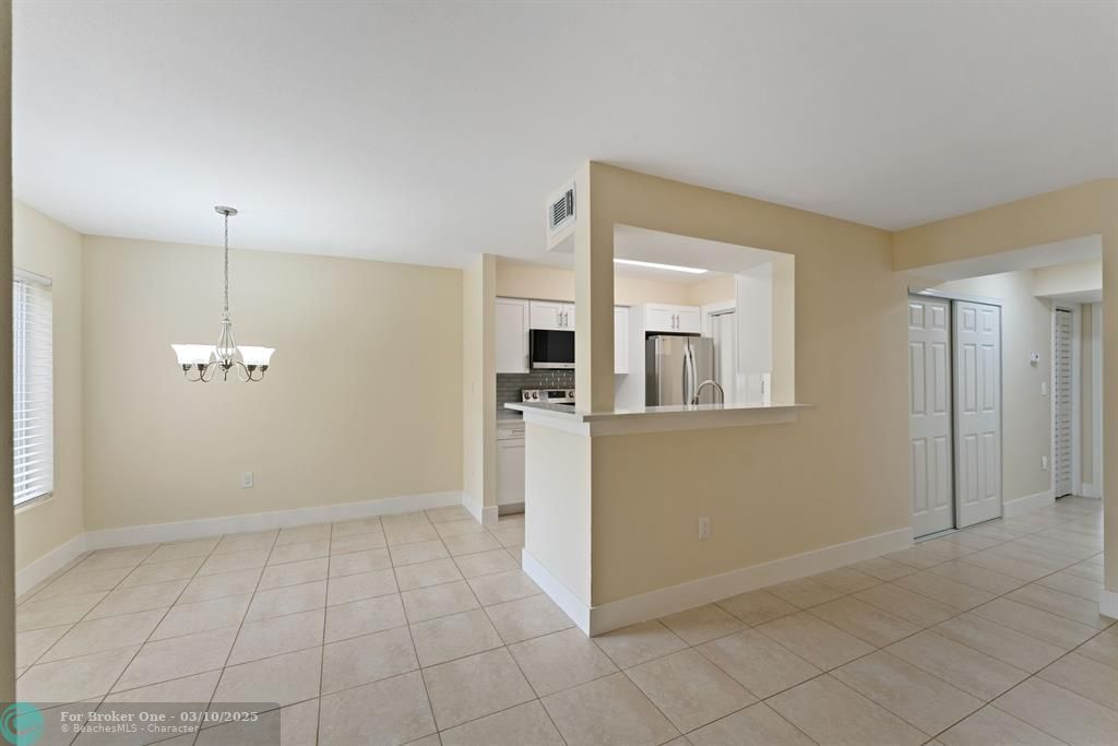 For Sale: $289,900 (2 beds, 2 baths, 1256 Square Feet)