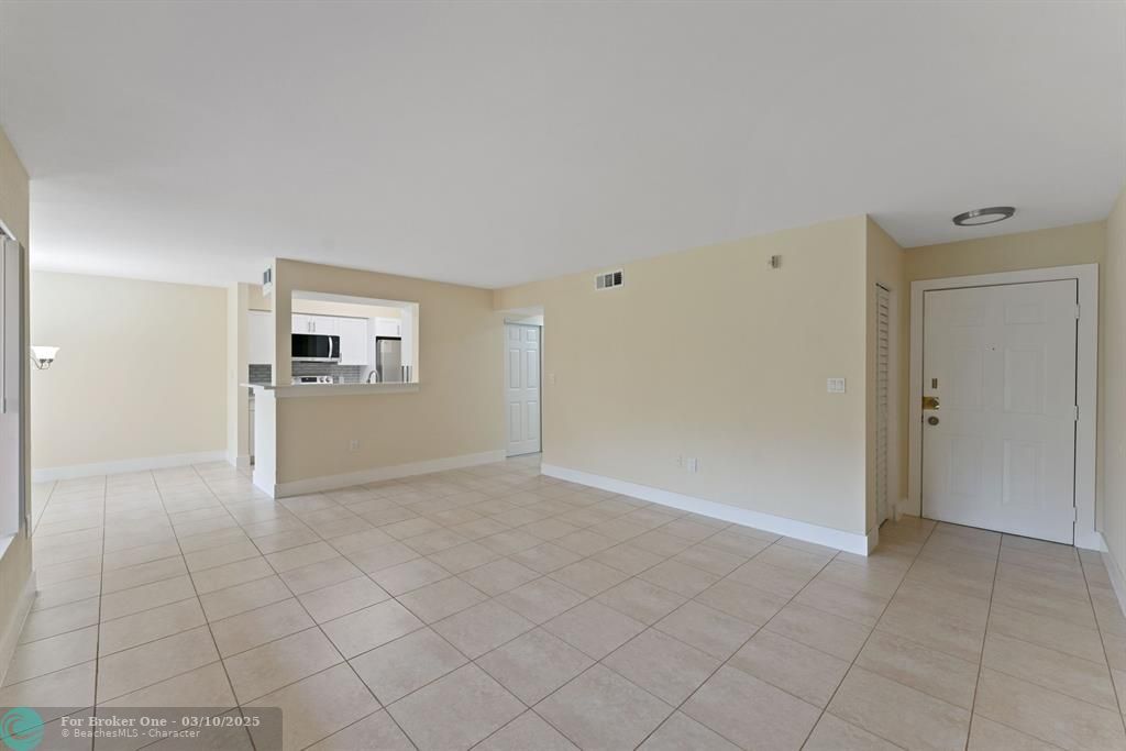 For Sale: $289,900 (2 beds, 2 baths, 1256 Square Feet)