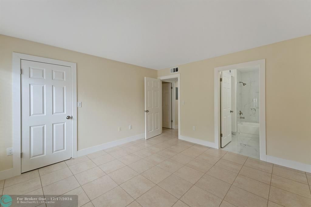 For Sale: $289,900 (2 beds, 2 baths, 1256 Square Feet)