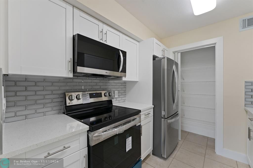 For Sale: $289,900 (2 beds, 2 baths, 1256 Square Feet)