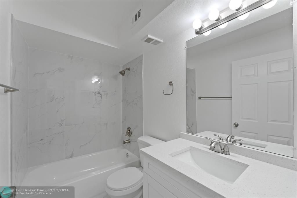 For Sale: $289,900 (2 beds, 2 baths, 1256 Square Feet)