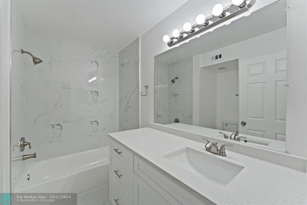 For Sale: $289,900 (2 beds, 2 baths, 1256 Square Feet)