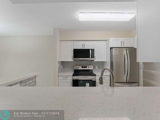 For Sale: $289,900 (2 beds, 2 baths, 1256 Square Feet)