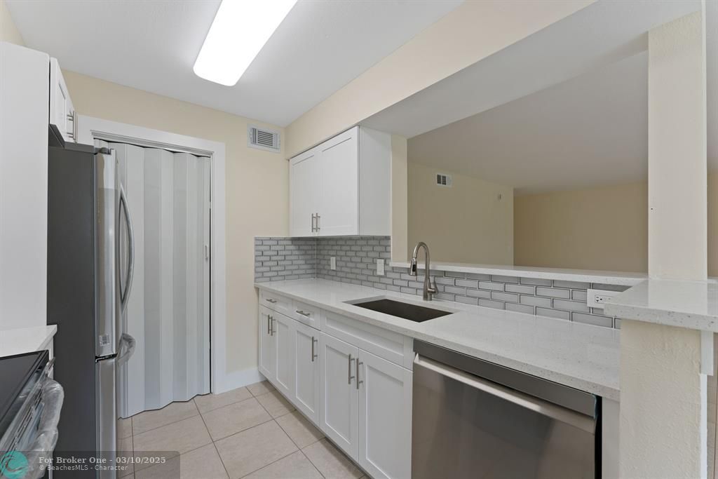 For Sale: $289,900 (2 beds, 2 baths, 1256 Square Feet)