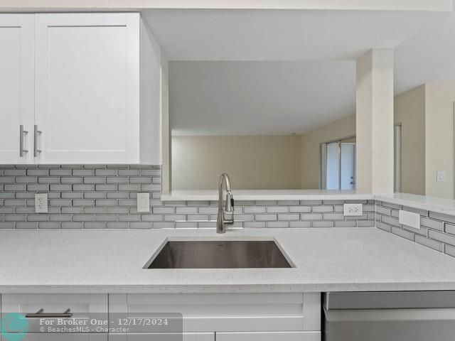 For Sale: $289,900 (2 beds, 2 baths, 1256 Square Feet)