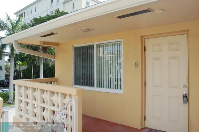 For Rent: $2,100 (2 beds, 1 baths, 780 Square Feet)