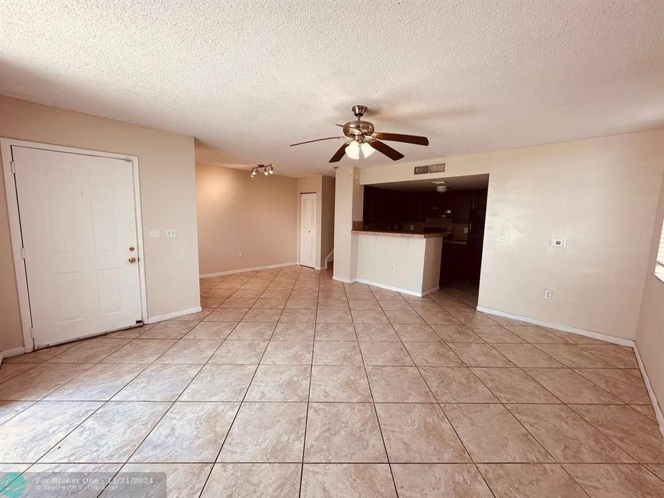 For Sale: $225,000 (2 beds, 2 baths, 1088 Square Feet)