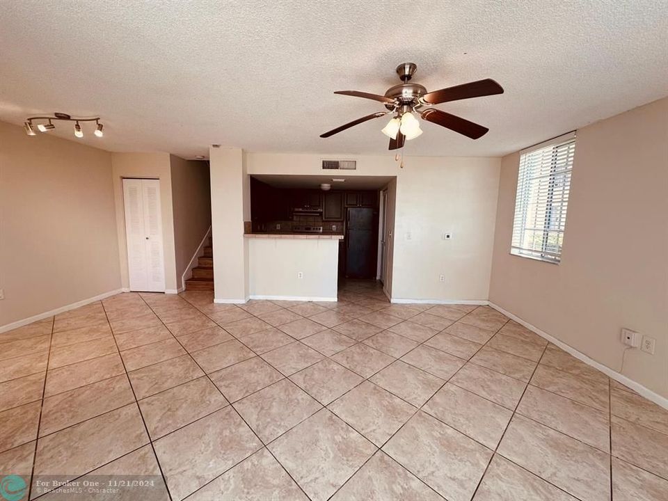 For Sale: $225,000 (2 beds, 2 baths, 1088 Square Feet)