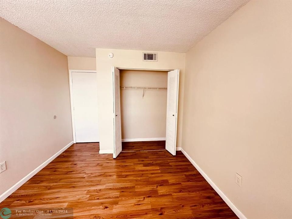 For Sale: $225,000 (2 beds, 2 baths, 1088 Square Feet)