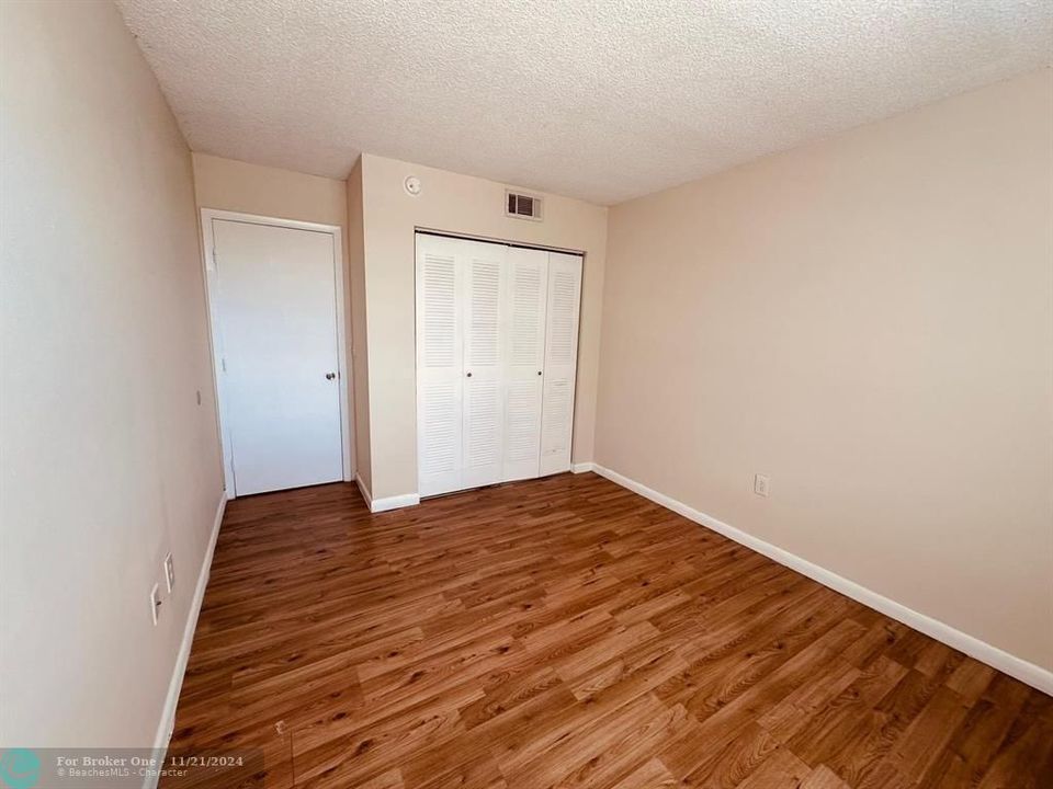 For Sale: $225,000 (2 beds, 2 baths, 1088 Square Feet)