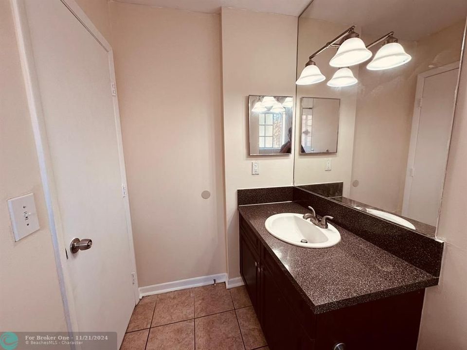 For Sale: $225,000 (2 beds, 2 baths, 1088 Square Feet)