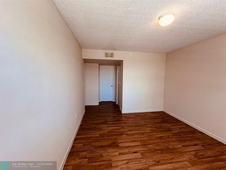 For Sale: $225,000 (2 beds, 2 baths, 1088 Square Feet)