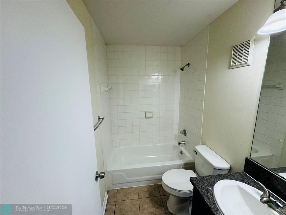 For Sale: $225,000 (2 beds, 2 baths, 1088 Square Feet)