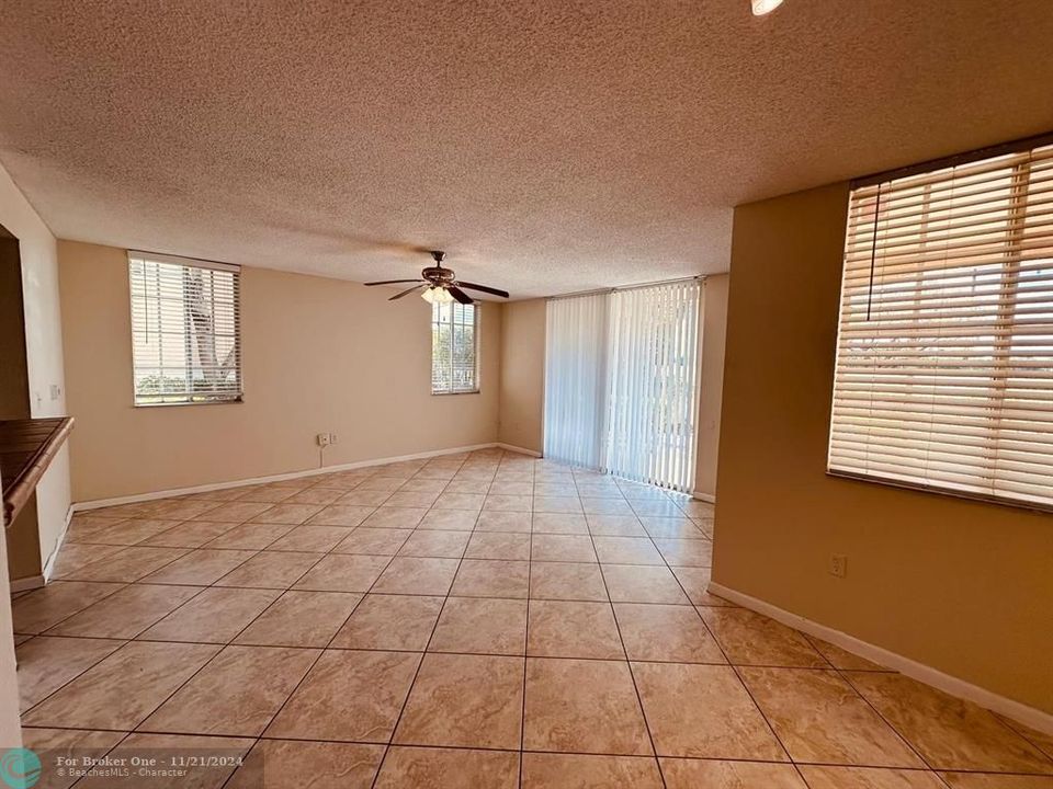 For Sale: $225,000 (2 beds, 2 baths, 1088 Square Feet)