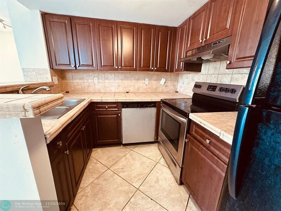 For Sale: $225,000 (2 beds, 2 baths, 1088 Square Feet)