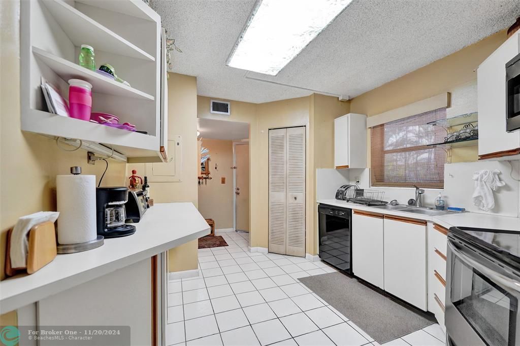 For Sale: $150,000 (2 beds, 2 baths, 1120 Square Feet)