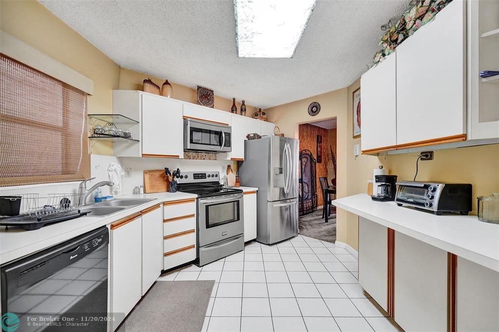 For Sale: $150,000 (2 beds, 2 baths, 1120 Square Feet)