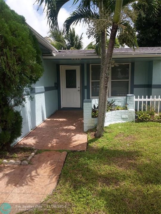 For Rent: $2,350 (2 beds, 1 baths, 1208 Square Feet)