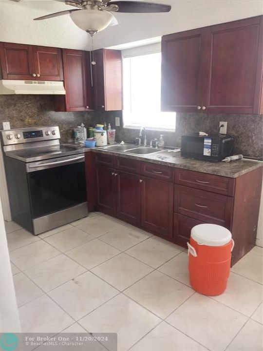 For Rent: $2,350 (2 beds, 1 baths, 1208 Square Feet)