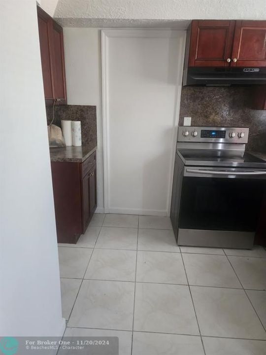 For Rent: $2,350 (2 beds, 1 baths, 1208 Square Feet)