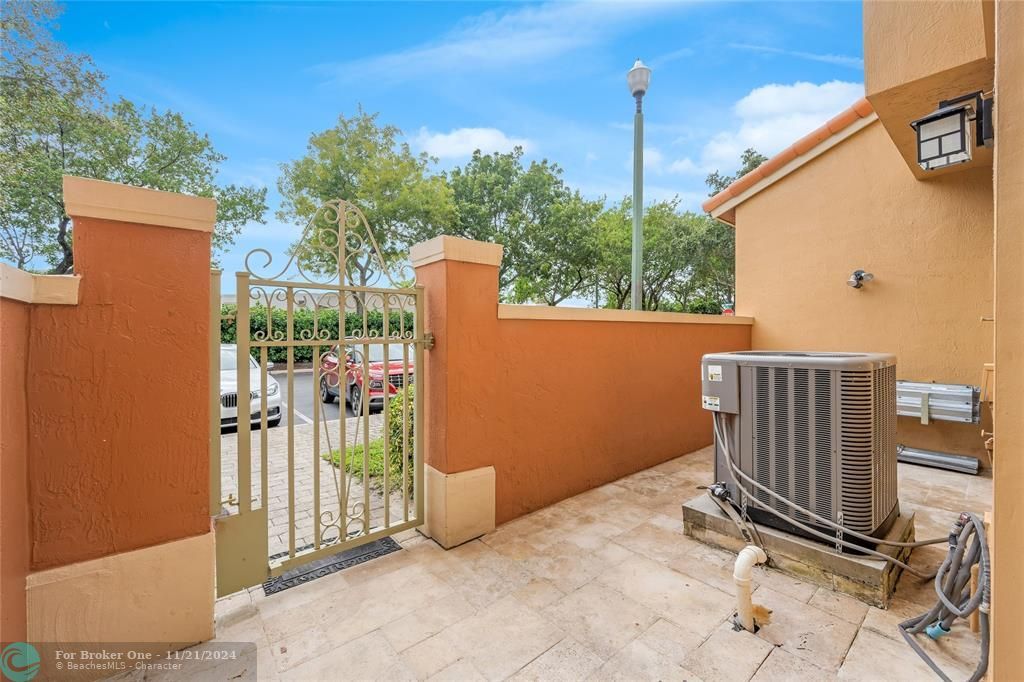 For Sale: $399,999 (3 beds, 2 baths, 1396 Square Feet)